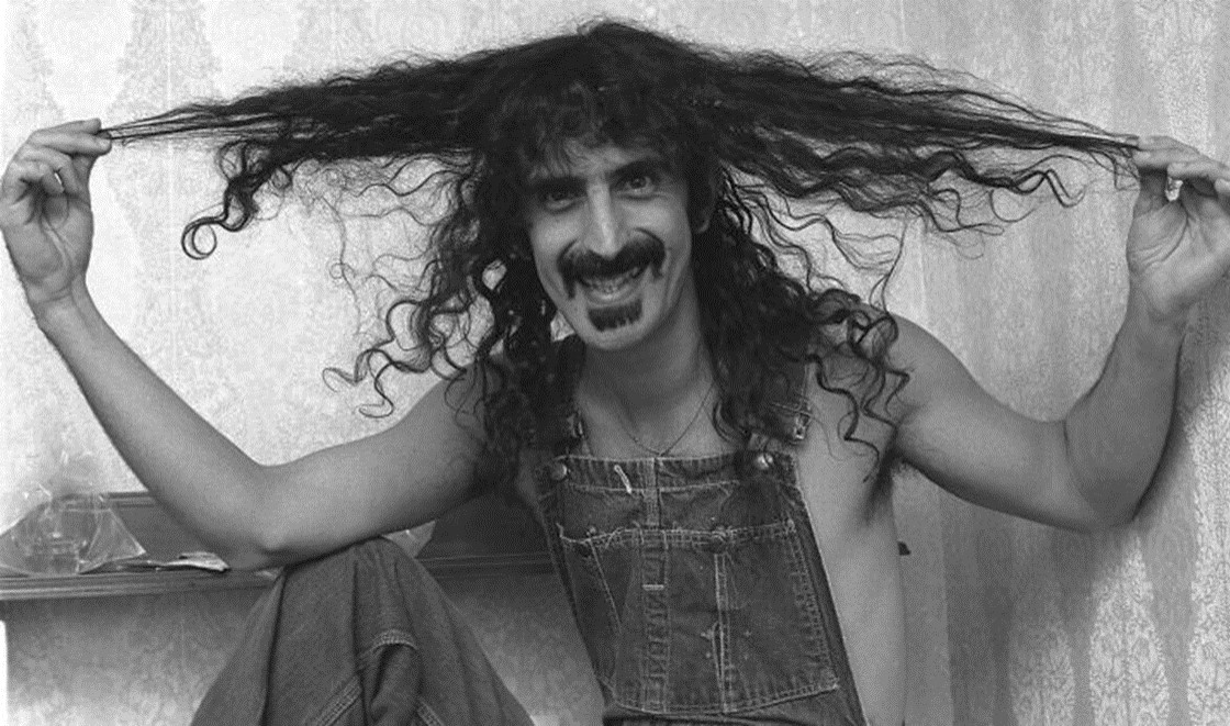 En una gira mundial del proyecto de su hijo Deweezil, "Zappa Plays...